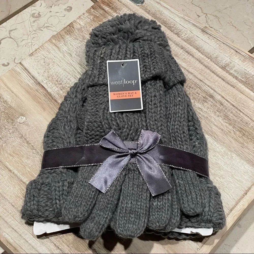 NWT West Loop Grey Beanie Pom Pom Hat & Gloves Gift Winter Set Cozy,Soft,Beautif